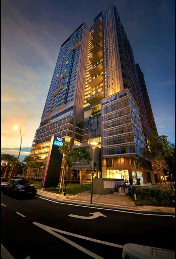 Petalz Luxury 10pax Mid Valley Old Klang Road Oug Klang Kl * Kuala Lumpur