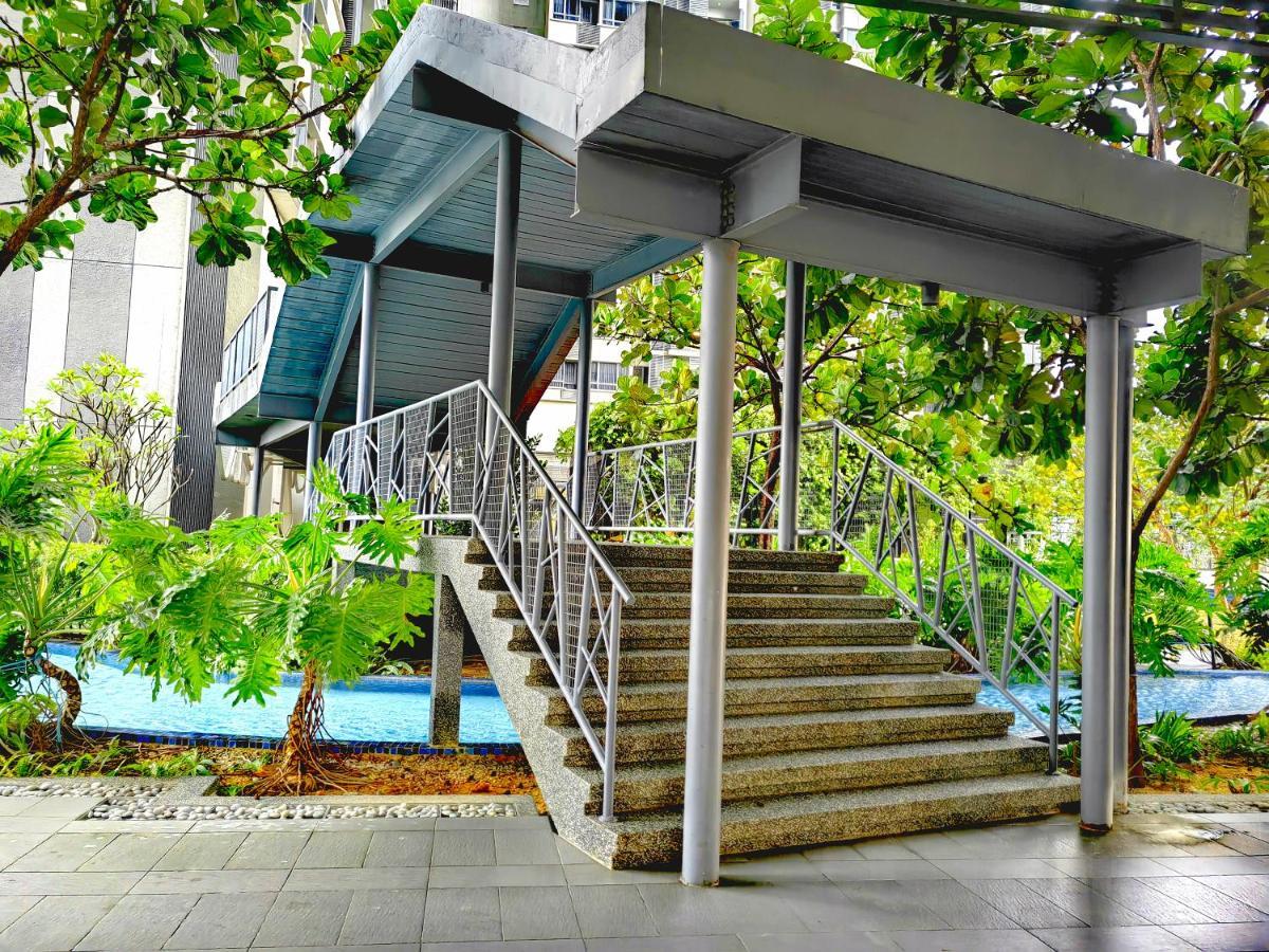 Petalz Luxury 10pax Mid Valley Old Klang Road Oug Klang Kl Kuala Lumpur