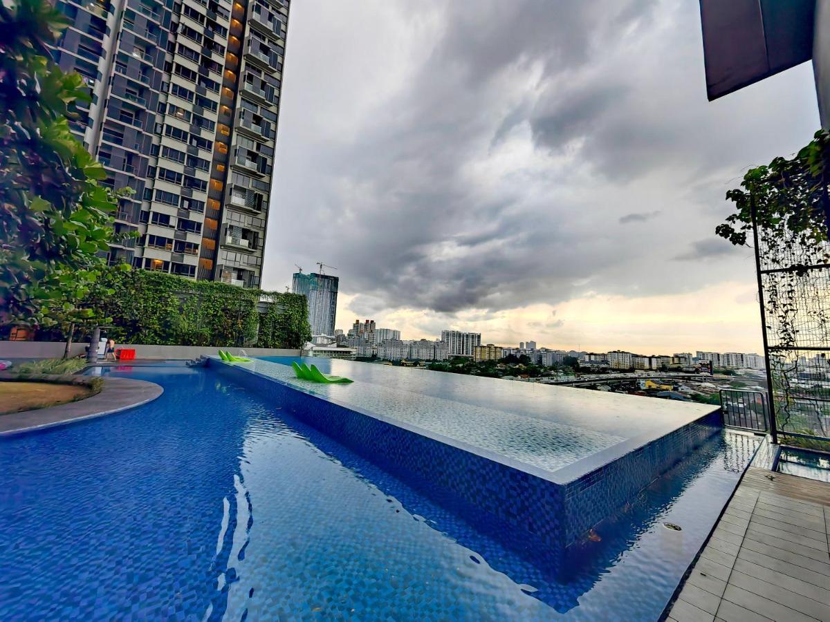 Petalz Luxury 10pax Mid Valley Old Klang Road Oug Klang Kl * Kuala Lumpur