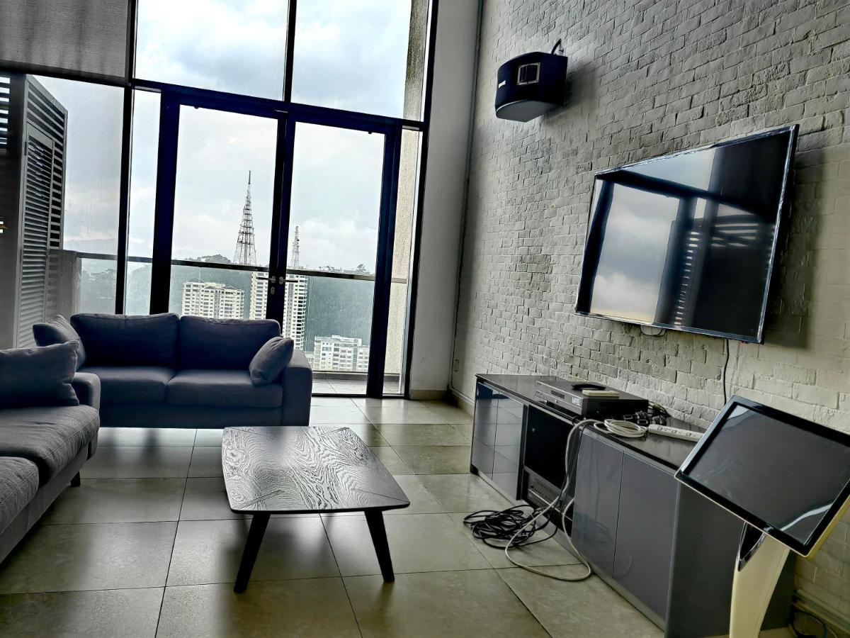 Petalz Luxury 10pax Mid Valley Old Klang Road Oug Klang Kl Kuala Lumpur