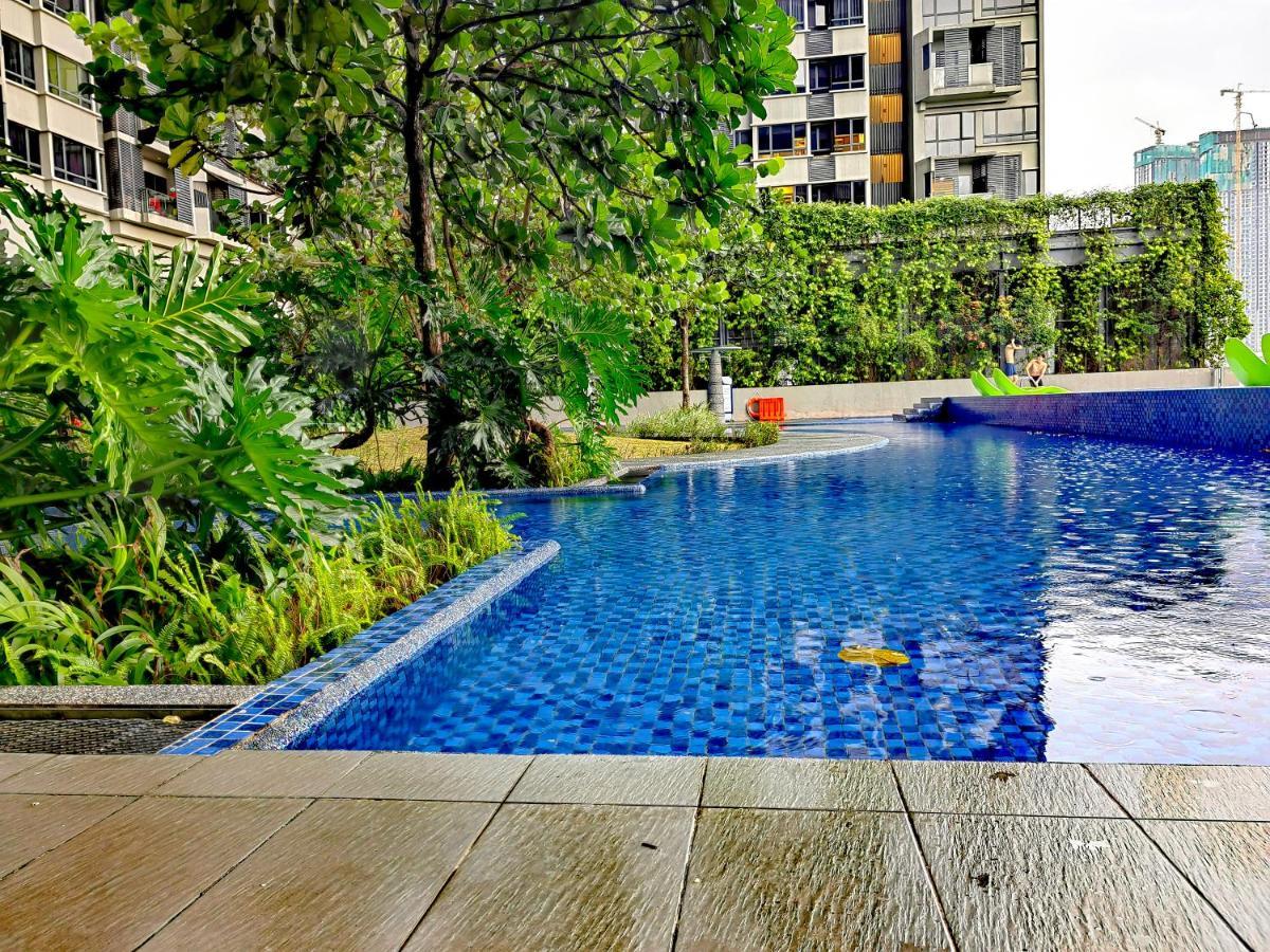 Petalz Luxury 10pax Mid Valley Old Klang Road Oug Klang Kl Kuala Lumpur