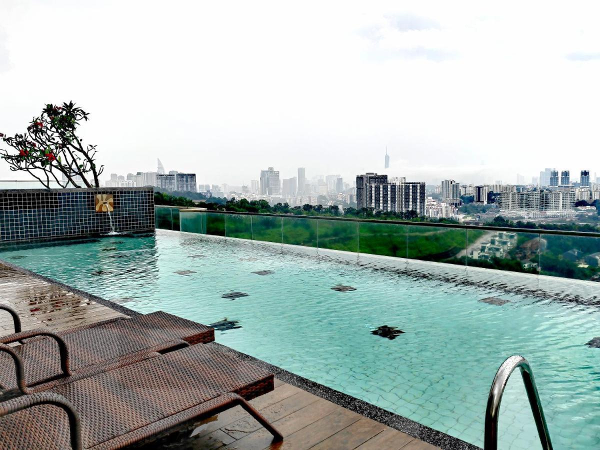 Petalz Luxury 10pax Mid Valley Old Klang Road Oug Klang Kl * Kuala Lumpur