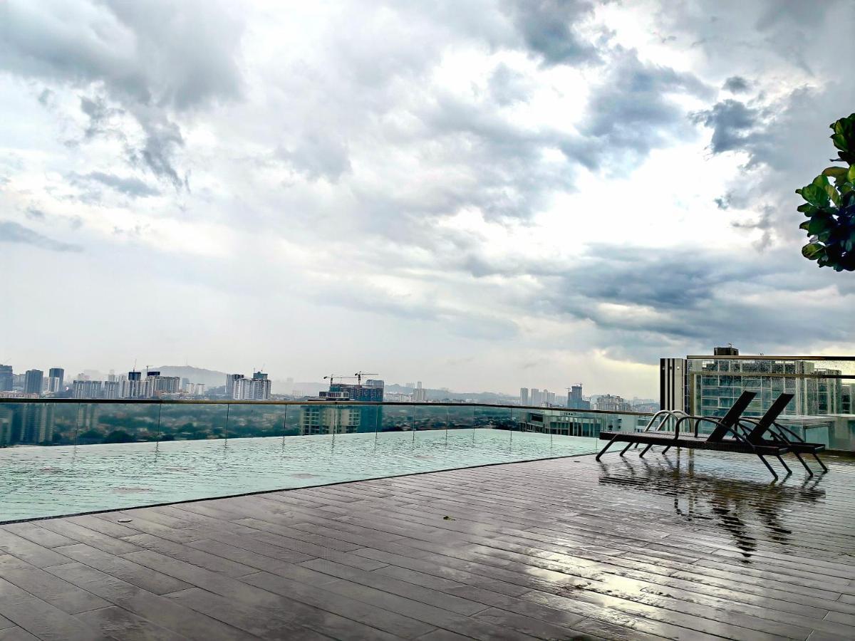 Petalz Luxury 10pax Mid Valley Old Klang Road Oug Klang Kl Kuala Lumpur